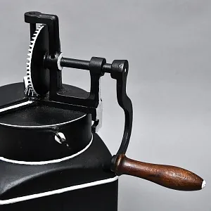 Большая Старинная Кухонная Механическая Маслобойка, Металл, Англия середина ХХ века. 