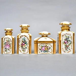 Антикварный Парфюмерный набор - три Флакона и Шкатулка, Limoges Франция, конец XIX - начало ХХ века. 