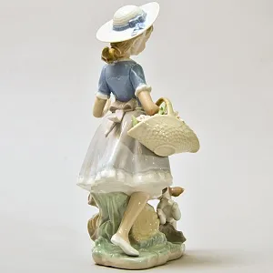 Авторская Фарфоровая Статуэтка «Девочка с цветами и cобака», Lladro Испания - 1974 год.
