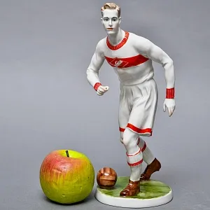 Большая Коллекционная Авторская Статуэтка «Футболист СПАРТАК», фарфор, ЛФЗ СССР -1989 год.