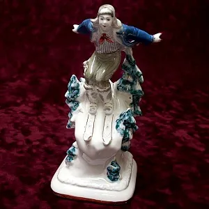 Фарфоровая Статуэтка «Лыжник - Пионер», ДФЗ Вербилки, СССР - 1954 год.