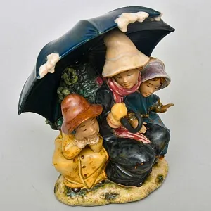 Коллекционная Фарфоровая статуэтка «Трое под зонтом». Грес Lladro Испания, 1978 - 1988 годы.