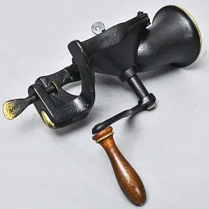 Старинная Чугунная Ручная Механическая Мельница - Кофемолка BREVETE, Бельгия 30-е гг.