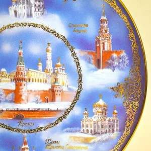 Авторская Настенная Фарфоровая Тарелка «Зимний вид Московского Кремля», Россия -2011 год.