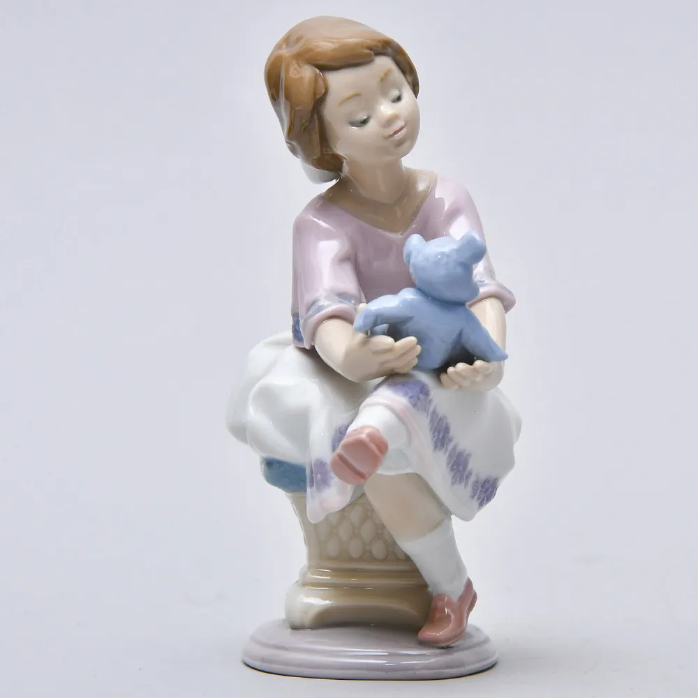 Авторская Фарфоровая статуэтка «Девочка с плюшевым мишкой», Lladro Испания - 1993 год.