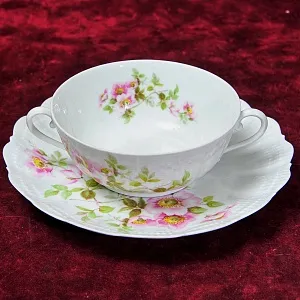 Две Фарфоровые Бульонные пары - Суповые Чашки из серии «Шиповник», Limoges Франция -1979 год.