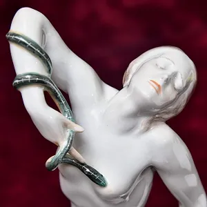 Редкая! Авторская Фарфоровая Статуэтка «КЛЕОПАТРА И ЗМЕЯ», HEREND Венгрия, первая половина ХХ века.