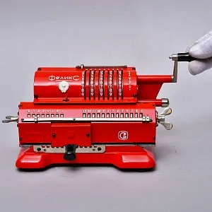 Арифмометр - Механическая Счётная Машинка «КРАСНЫЙ ФЕЛИКС» СССР.