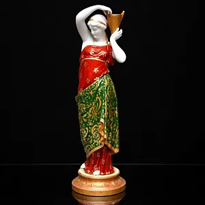 Антикварная Фарфоровая статуэтка «Девушка с кувшином», Nymphenburg Германия, начало ХХ века.