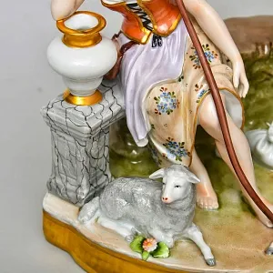Коллекционная Фарфоровая статуэтка «Игра на волынке», SITZENDORF Германия.