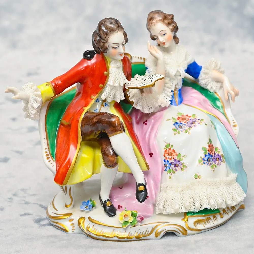 Редкость! Статуэтка «ЛЮБОВНЫЙ РОМАН», Кружевной Фарфор VOLKSTEDT, Германия - середина ХХ века.