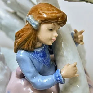 Коллекционная Фарфоровая Статуэтка «Девочка и лебедь», Lladro Испания - 1990 год.