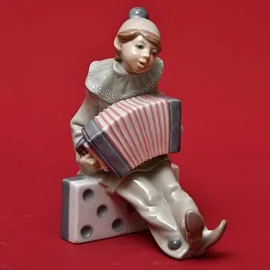 Коллекционная Фарфоровая статуэтка «Маленький клоун с аккордеоном», Lladro Испания, 1971 - 1981 годы.