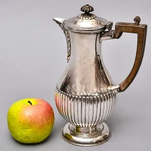 Винтажный Металлический Кофейник - Кувшин на 0,8 л. Silverplated, William Hutton&Sons Англия, начало ХХ века.