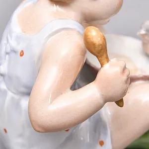 Коллекционная Фарфоровая статуэтка «Завтрак вдвоем. Девочка и птица», ROSENTHAL Германия - 1938 год. 