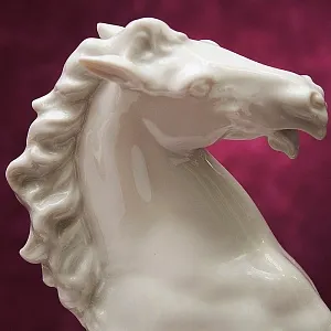 Редкость!!! Фарфоровая статуэтка «ЛОШАДЬ НА ДЫБАХ», Hutschenreuther, Германия - 1966 год.