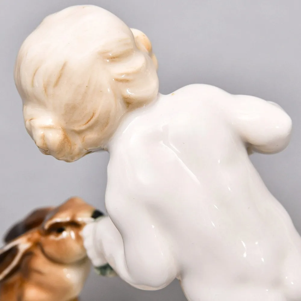 Коллекционная Фарфоровая статуэтка «Девочка и кролик», Hutschenreuther Германия,1955 - 1968 годы.