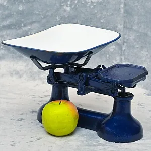 Винтажные Кухонные Весы «The VIKING» с чашкой для продуктов на 10 фунтов, Англия середина ХХ века.