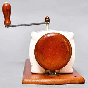 Редкая! Фарфоровая Настенная Ручная Механическая Кофемолка PeDe, Голландия.