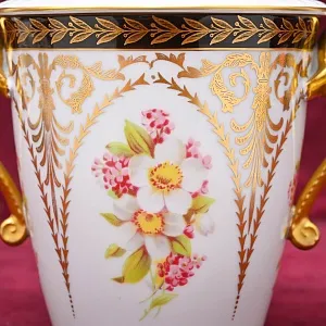 Фарфоровая Бисквитница с блюдцем  - Баночка с крышкой, Kaiser Германия,  1956-1960 годы.