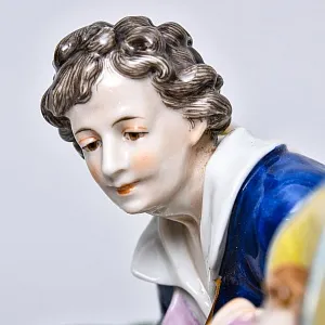 Антикварная Фарфоровая статуэтка «Влюбленная пара. Прятки у колодца», VOLKSTEDTER Германия.