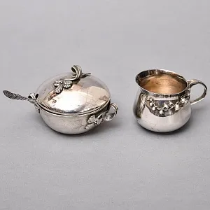 Винтажный Набор из 2х предметов - Сахарница с ложечкой и молочник «ЦВЕТЫ», Англия - середина ХХ века.