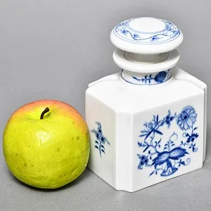 Фарфоровая Чайница с крышкой «Луковый узор», MEISSEN / МЕЙСЕН Германия - 1973 год. 