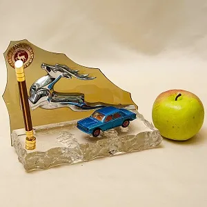 Настольный Сувенир - Памятный Подарок -  «Волга ГАЗ -24» Металл, Оргстекло - СССР -1981 год.