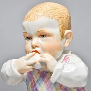 Коллекционная Фарфоровая статуэтка «Дети Хеншеля. Ребёнок, сидящий на подушке», Meissen Германия. 