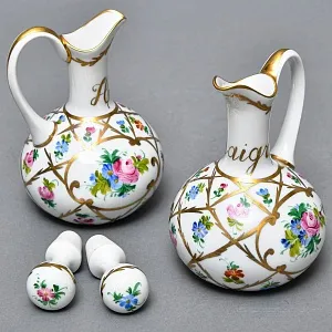 Винтажный Фарфоровый набор Два Соусника на подносе «Цветочная россыпь», Limoges Франция.