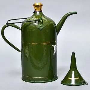 Антикварная Канистра для бензина с воронкой - Эмалированный Бидон на 2 литра, Германия начало ХХ века.