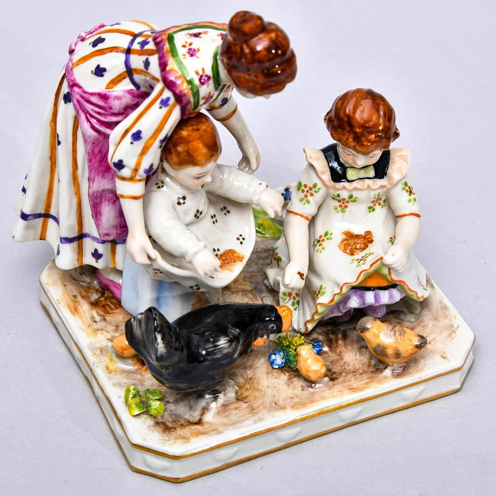 Редкость! Антикварная Фарфоровая Статуэтка «КОРМЛЕНИЕ КУР», Aсkermann & Fritze Германия.