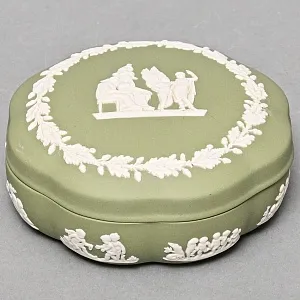 Шкатулка - Бонбоньерка «Античная Греция», фарфор ВЕДЖВУД / WEDGWOOD, Англия, вторая половина ХХ века.