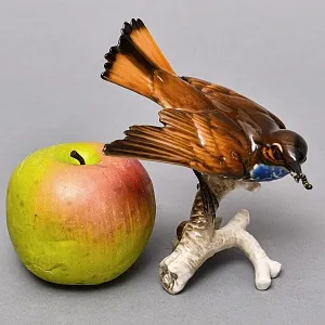 Коллекционная Фарфоровая статуэтка «Птица. Варакушка c добычей», Hutschenreuther Германия.