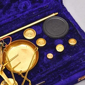 Ювелирные Антикварные Настольные весы с разновесами в футляре, Англия, начало ХХ века! 