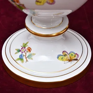 Большой Фарфоровый Вазон - Ваза с крышкой из коллекции «Victoria», HEREND Венгрия.