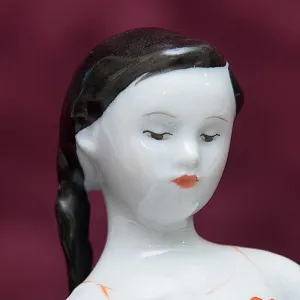 РЕДКОСТЬ!! Фарфоровая Статуэтка «Девочка с кукурузой», ЛФЗ СССР - 1960 год.