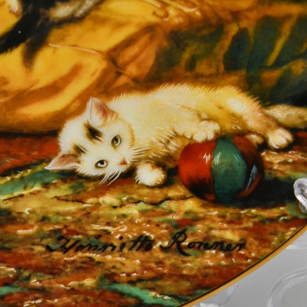 Коллекционная Фарфоровая тарелка «Кошка и котята - Дневные забавы», W.J.GEORGE США - 1991 год.