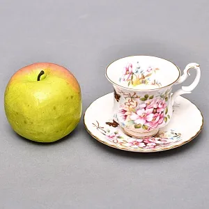 Коллекционная Фарфоровая Кофейная пара «Сладкий шиповник», ROYAL ALBERT Англия.