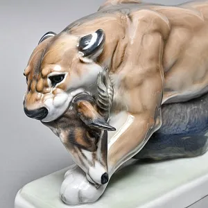 Большая! Авторская Фарфоровая статуэтка «ПУМА С ДОБЫЧЕЙ», ROSENTHAL Германия - 1938 год. 