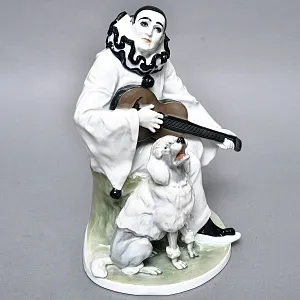 Антикварная Фарфоровая статуэтка «Пьеро с гитарой и пудель», Rosenthal Германия - 1924 год. 