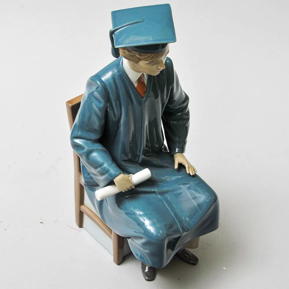 Большая Коллекционная Фарфоровая статуэтка «ВЫПУСКНИК». Lladro Испания - 1983 год.