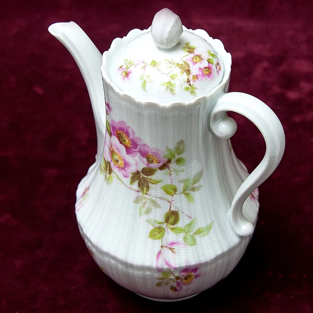 Чайно-кофейный Фарфоровый набор «Тет-а-Тет» из серии «Шиповник», Limoges Франция -1979 год.