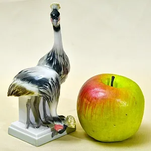 Коллекционная Фарфоровая статуэтка "Птицы. Венценосные журавли", Германия первая половина ХХ века.