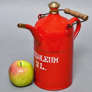 Антикварная Канистра для бензина - Эмалированный Бидон на 2 литра, Германия начало ХХ века.