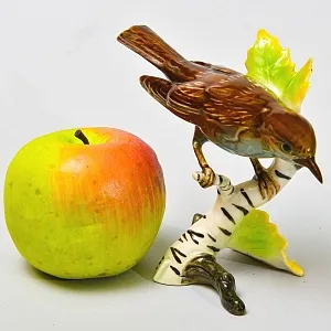 Коллекционная Фарфоровая статуэтка «Птица на березовой ветке», Goebel Германия 1972 - 1979 годы.