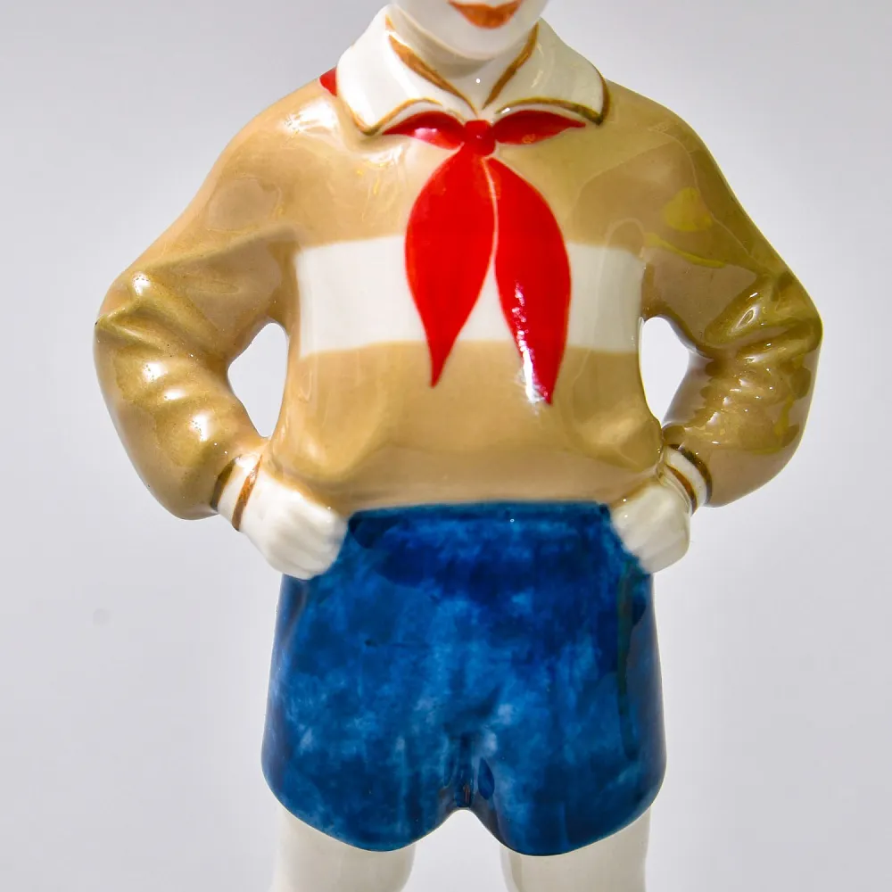 Авторская Коллекционная Фарфоровая Статуэтка «Юный Футболист», Россия.