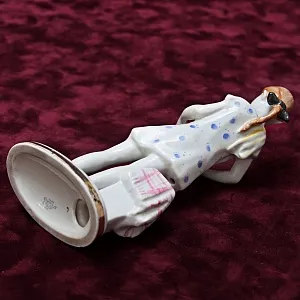 Коллекционная Фарфоровая Статуэтка «Юная помощница», ЛФЗ СССР - 1956 год.