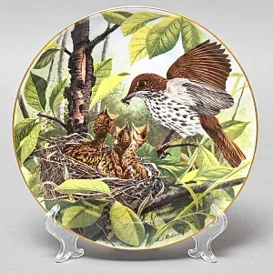 Коллекционная Тарелка «Лесной дрозд - Время кормления» Фарфор, Franklin Porcelain США -1983 год.