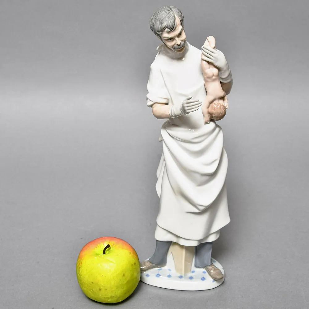Редкая! Большая Коллекционная Фарфоровая Статуэтка «Врач Акушер» Lladro, Испания -1971 год.